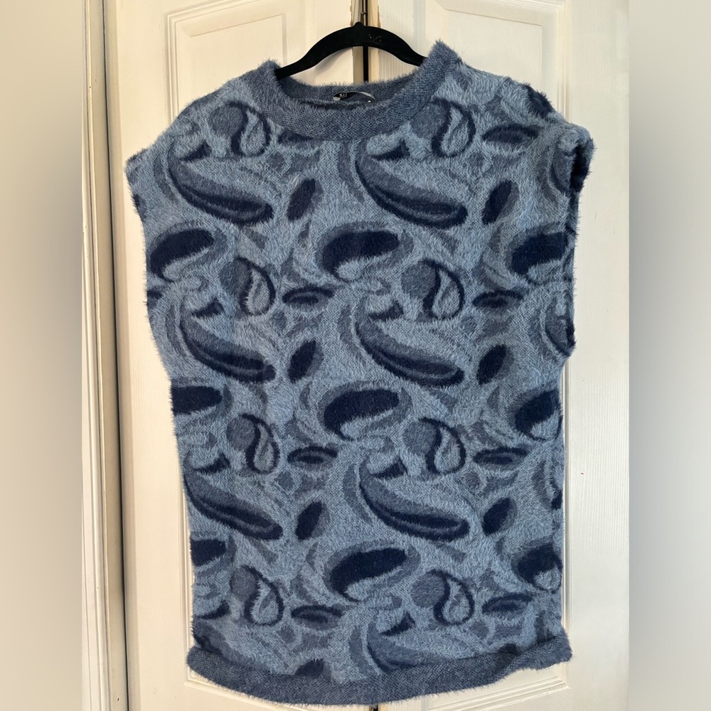 Zara Jacquard Blue Fuzzy Eyelash Knit Sweater
Vest size medium - Picture 2 of 5